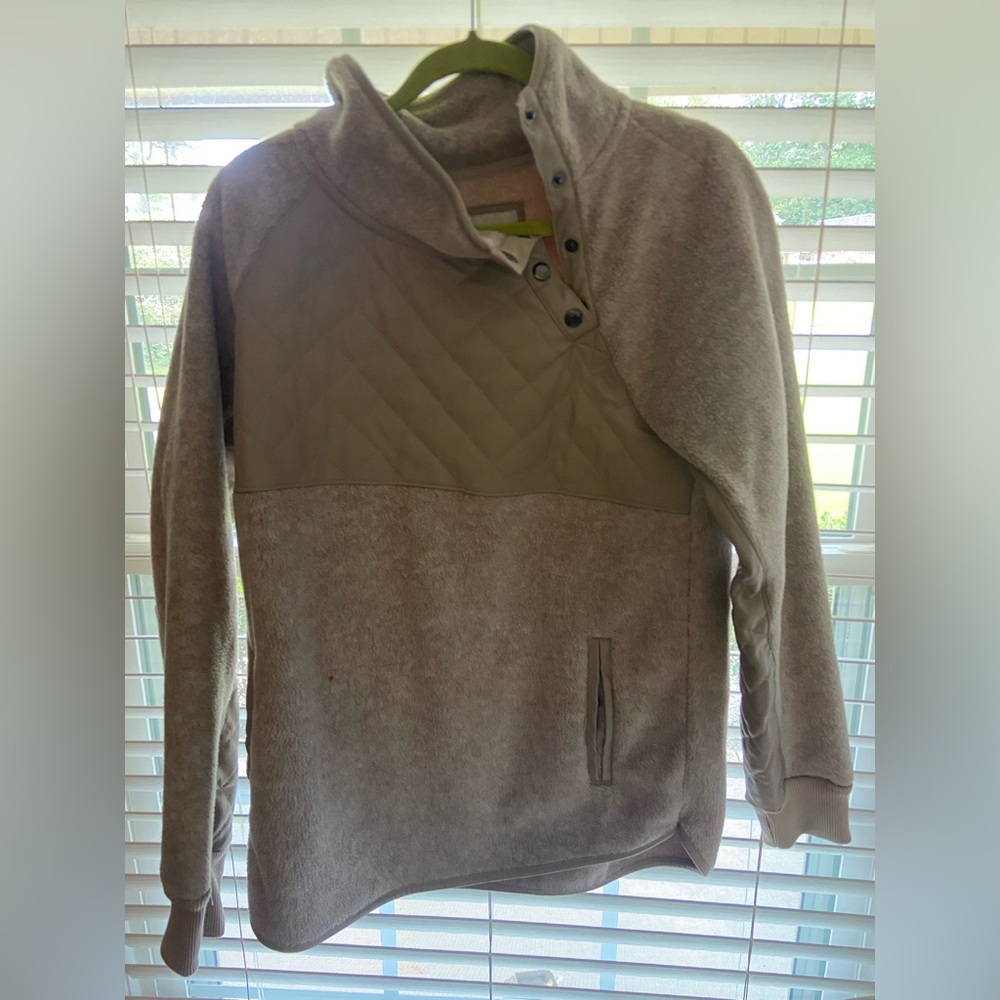 Women’s Abercrombie & Fitch pullover